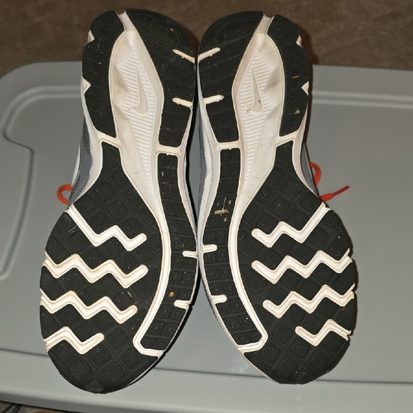 Athletic_Shoes